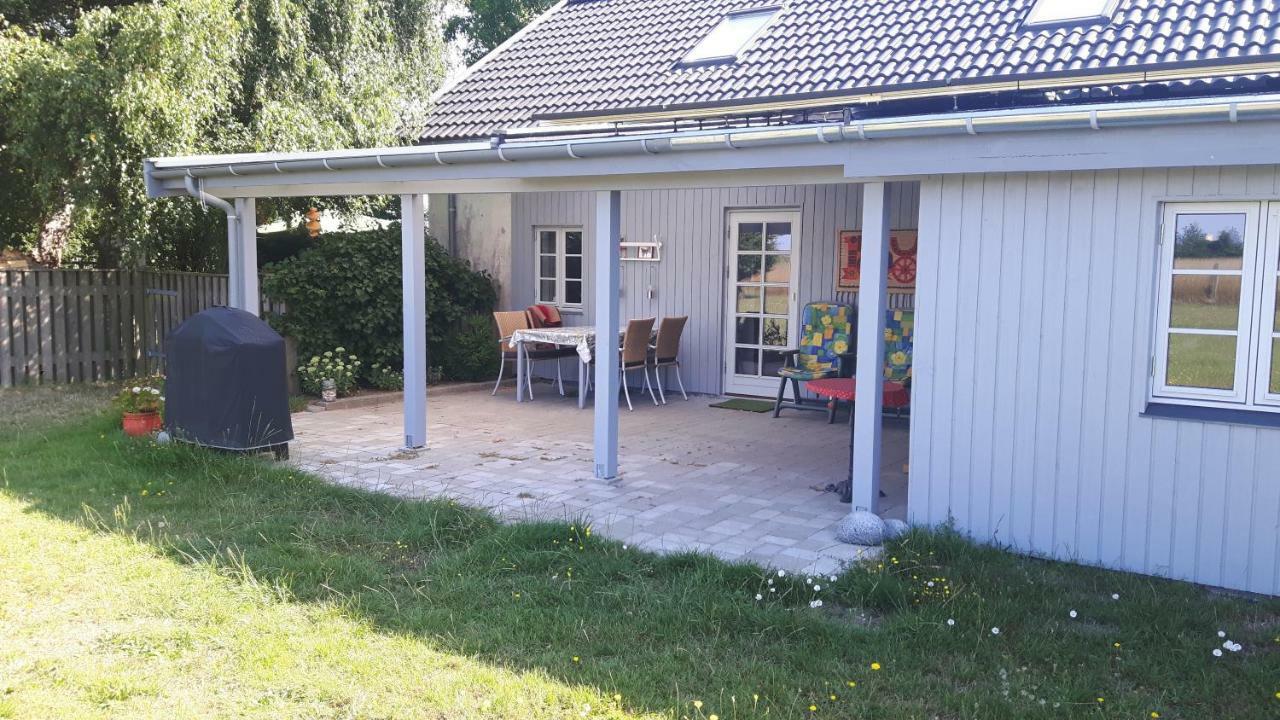 Pelikan Garden 1 Ferielejlighed Max 4 Personer Ved 2 Personer 650,00 Ekstra Personer 150,00 Kr Ekstra Stege Εξωτερικό φωτογραφία